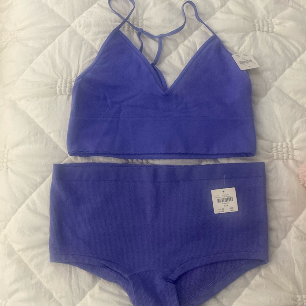 COUPLE LEFT 😮NWT Anthropologie Seamless bralette & Pantie 💜